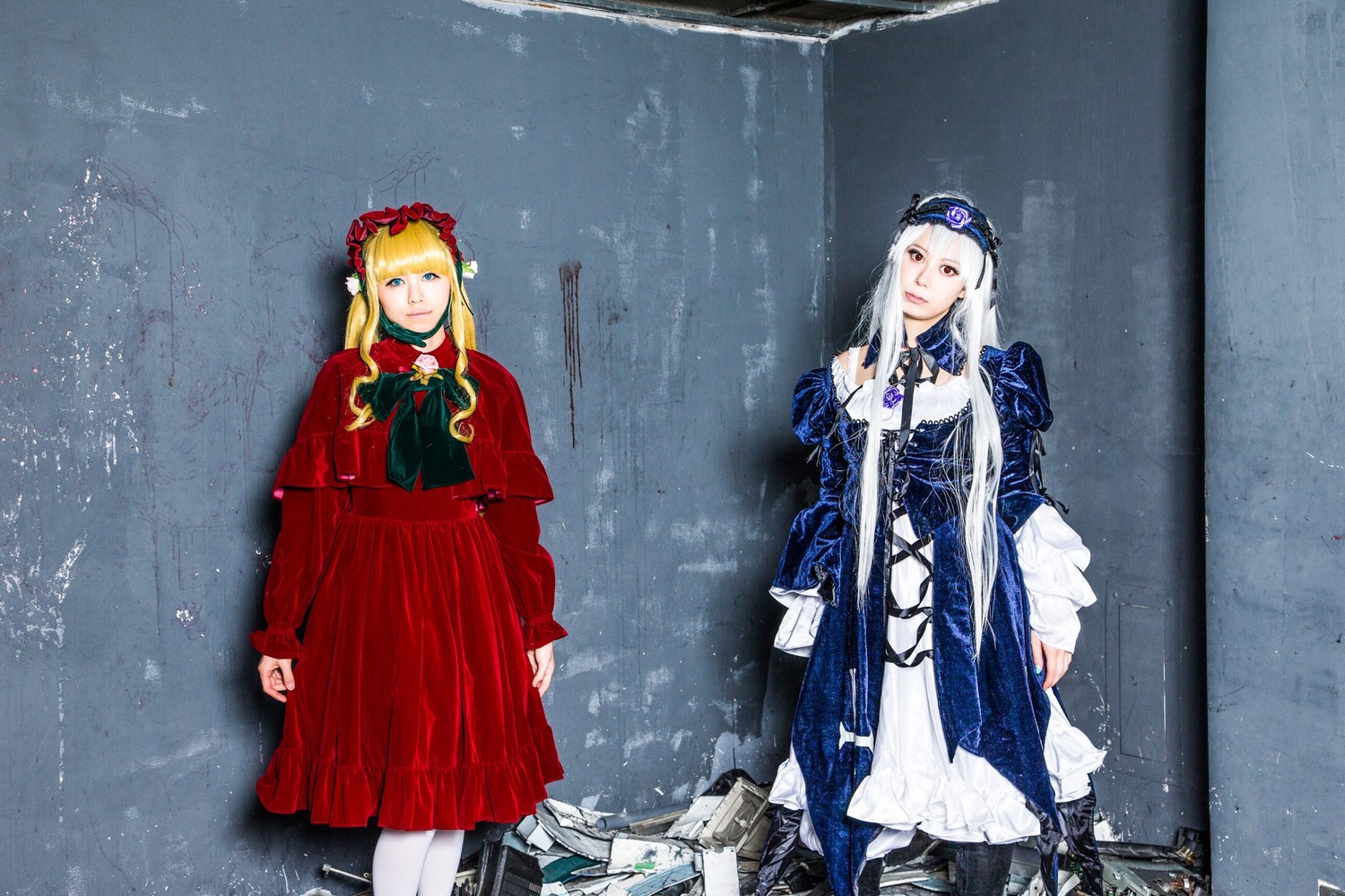 2girls blonde_hair blue_eyes dress flower long_hair long_sleeves multiple_cosplay multiple_girls pantyhose rain standing tagme