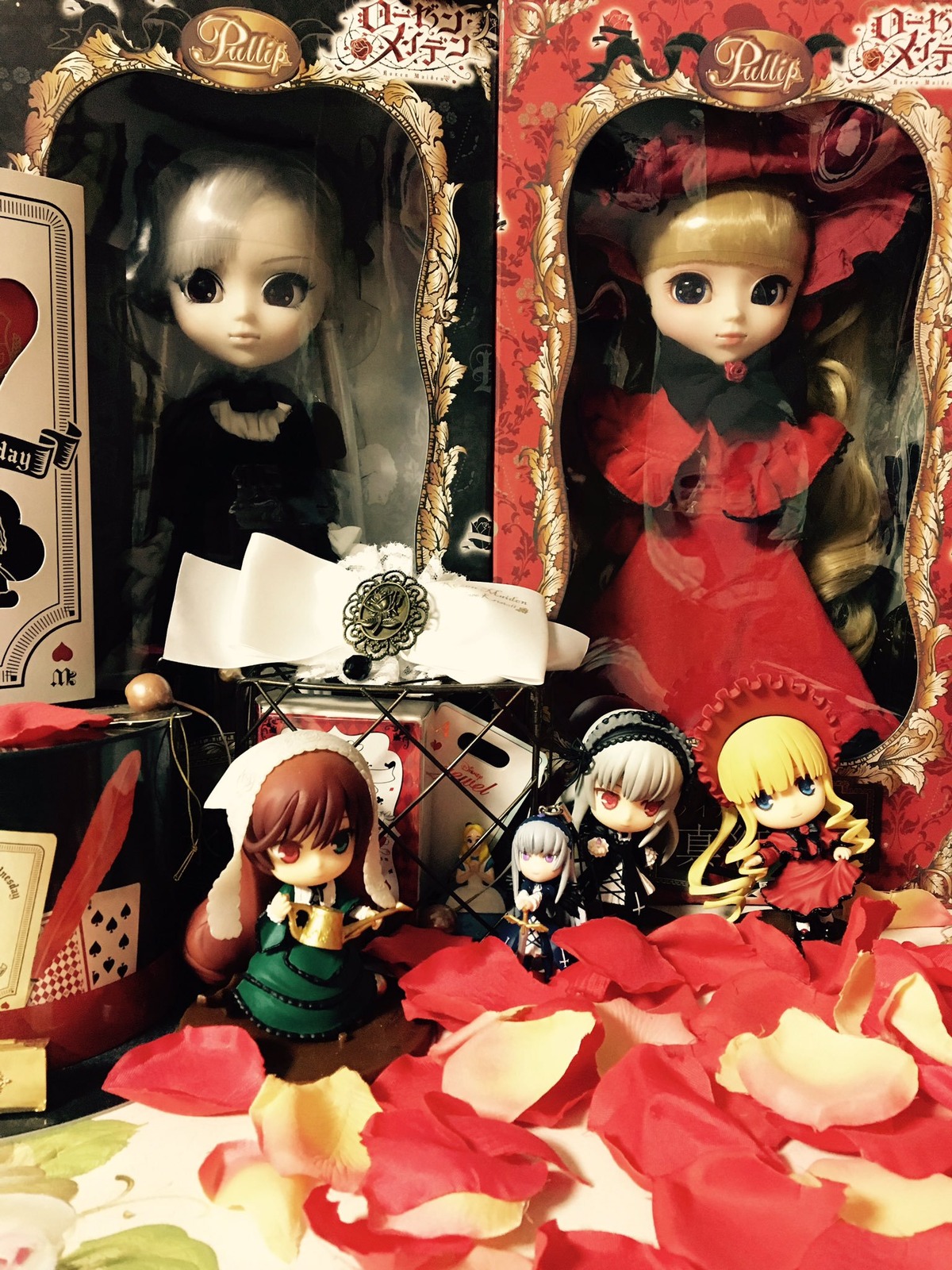 6+girls blonde_hair blue_eyes bonnet bow doll dress drill_hair hat long_hair long_sleeves multiple_dolls multiple_girls pink_bow shinku silver_hair suigintou suiseiseki tagme twintails