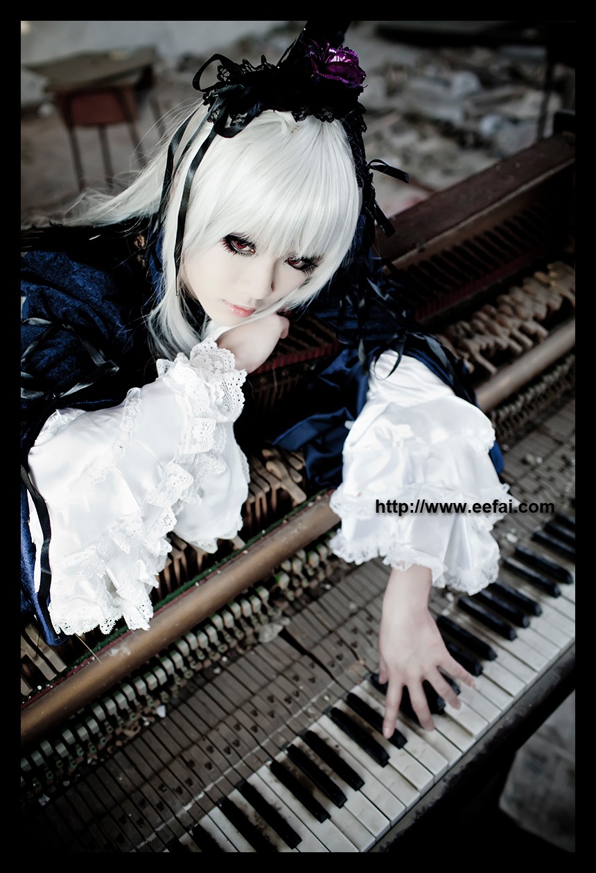 1girl 3d auto_tagged black_border blurry depth_of_field dress flower frills gothic_lolita hair_ornament instrument letterboxed lolita_fashion nail_polish piano red_eyes solo suigintou white_hair
