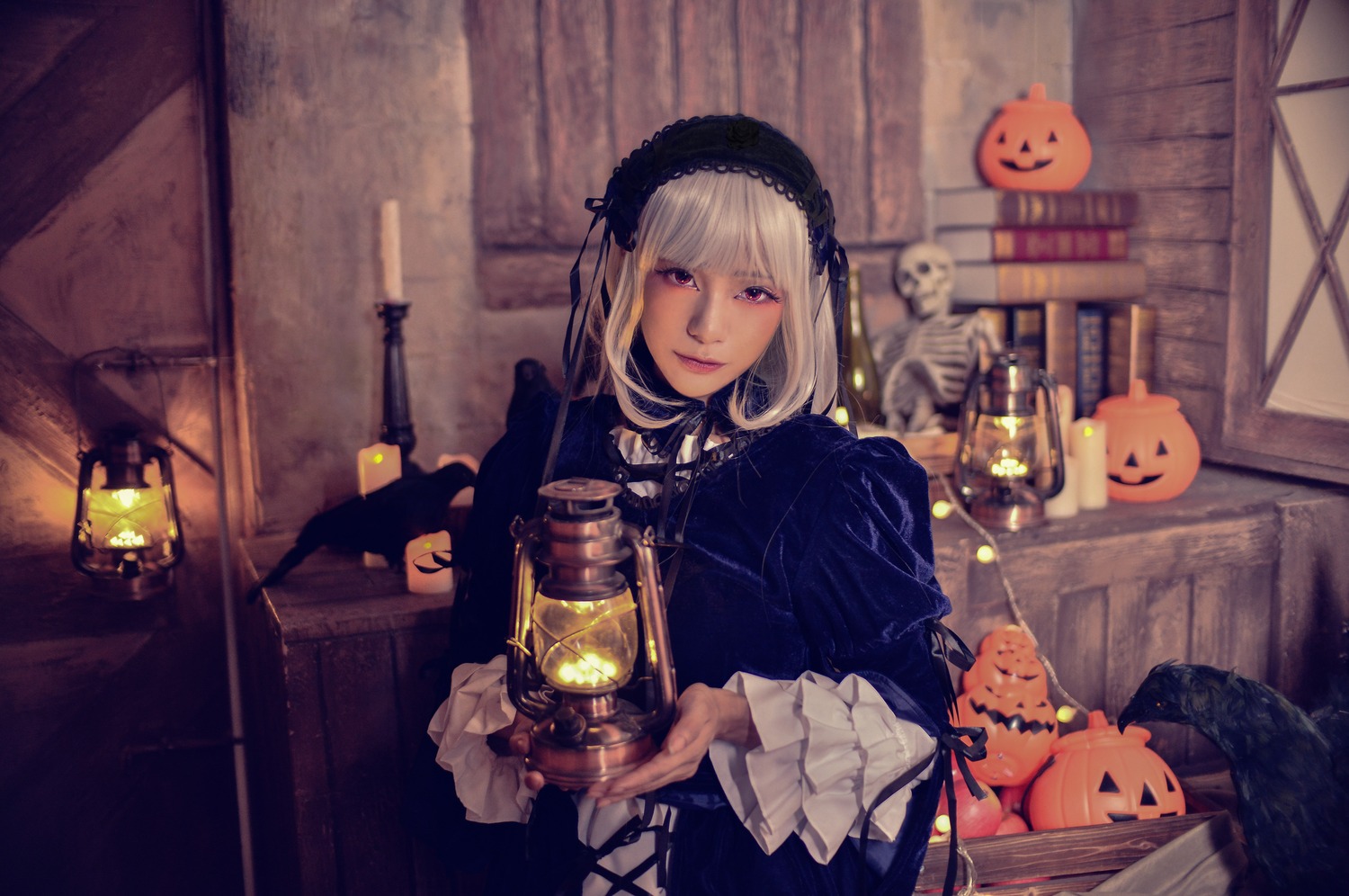 1girl candle frills gothic_lolita hairband halloween holding jack-o'-lantern lantern long_sleeves looking_at_viewer pumpkin smile solo suigintou