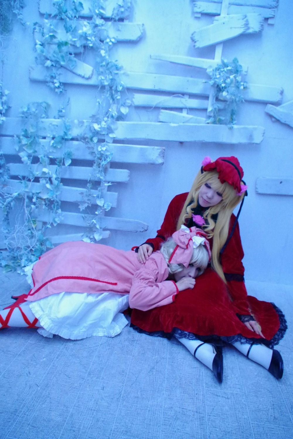 2girls blonde_hair bonnet bow closed_eyes dress hat long_hair long_sleeves multiple_cosplay multiple_girls red_dress ribbon shinku sitting tagme