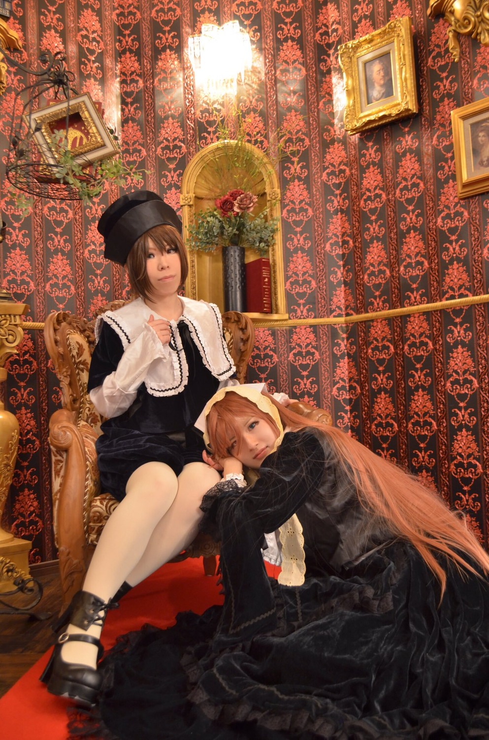 2girls black_dress blonde_hair brown_hair couch dress flower hat long_hair multiple_cosplay multiple_girls painting_(object) rose shoes short_hair sitting tagme very_long_hair