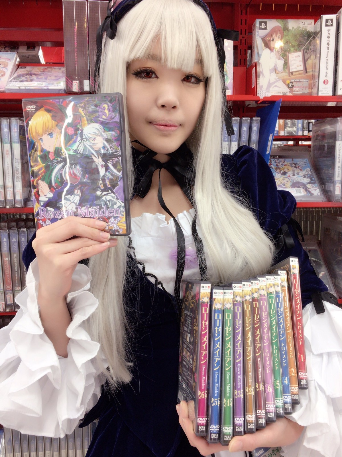blonde_hair dress lolita_fashion long_hair looking_at_viewer multiple_girls red_eyes solo solo_focus suigintou