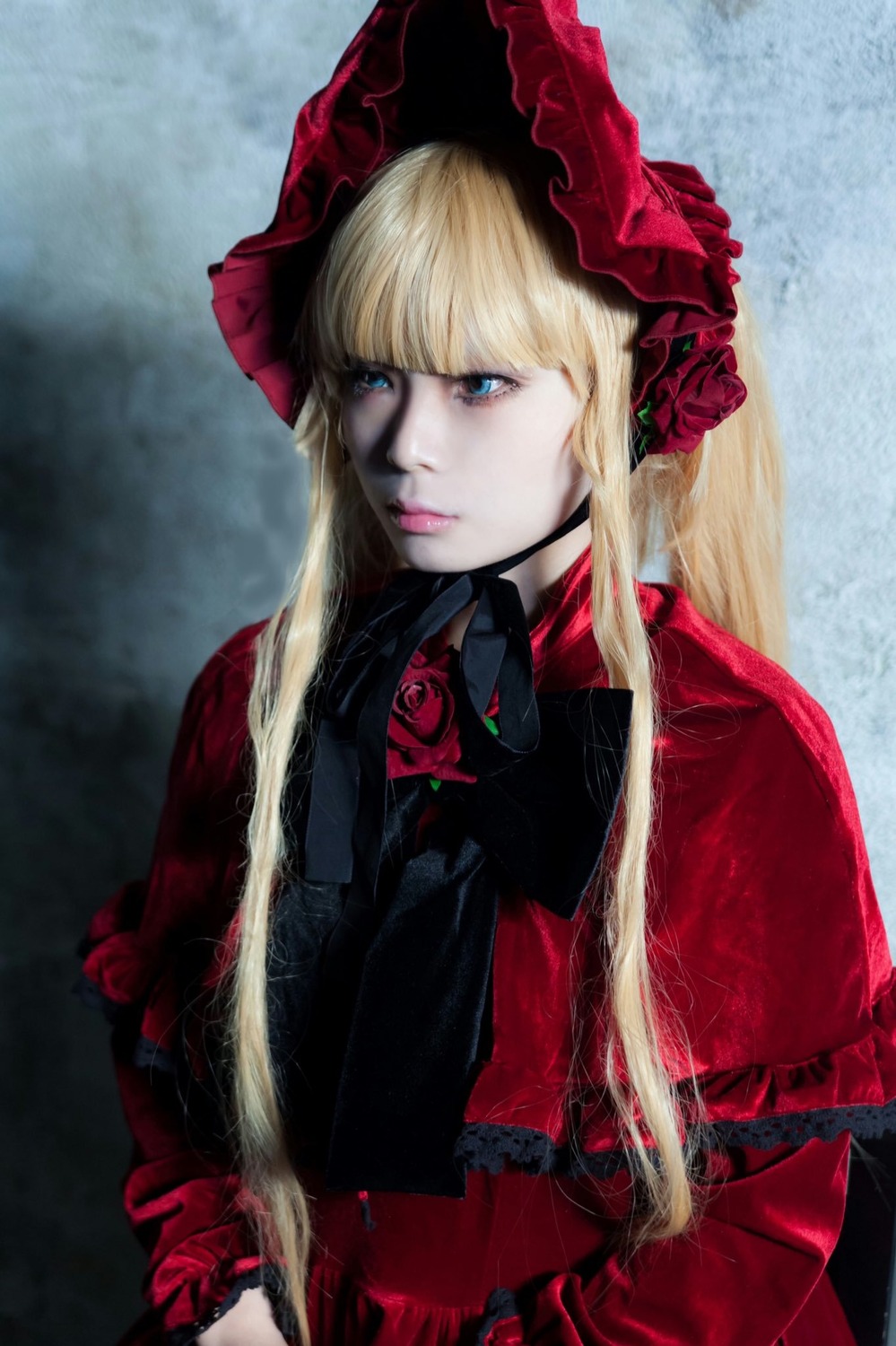1girl bangs blonde_hair blue_eyes blunt_bangs bonnet bow closed_mouth dress flower lips long_hair looking_at_viewer red_flower red_rose rose shinku solo