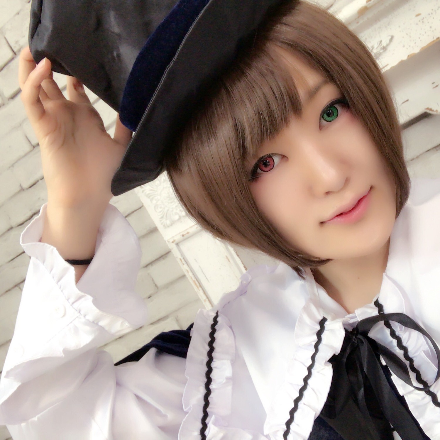 1girl brick_wall brown_hair closed_mouth green_eyes hat heterochromia lips looking_at_viewer short_hair smile solo souseiseki