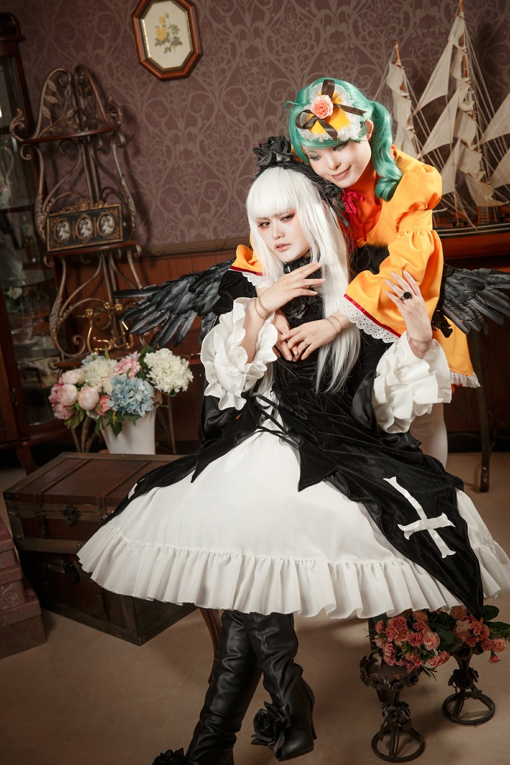 2girls boots closed_eyes dress flower gothic_lolita lolita_fashion long_hair multiple_cosplay multiple_girls rose tagme white_hair wings