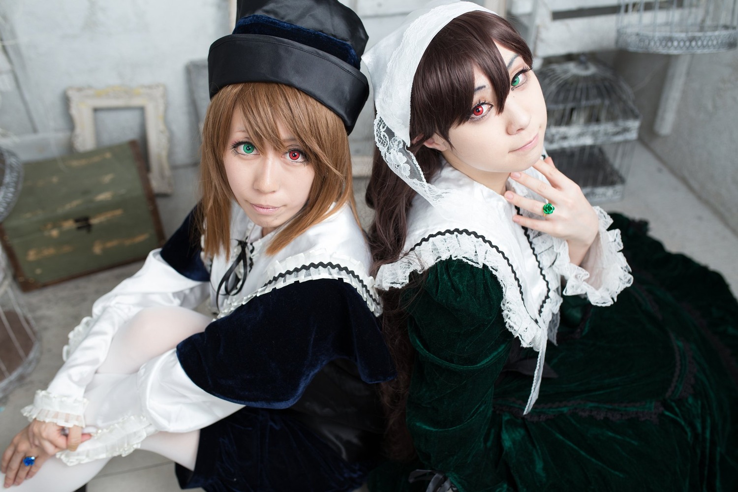 2girls blurry brown_hair depth_of_field dress frills green_eyes hat heterochromia long_hair long_sleeves looking_at_viewer multiple_cosplay multiple_girls red_eyes siblings sisters smile souseiseki suiseiseki tagme twins