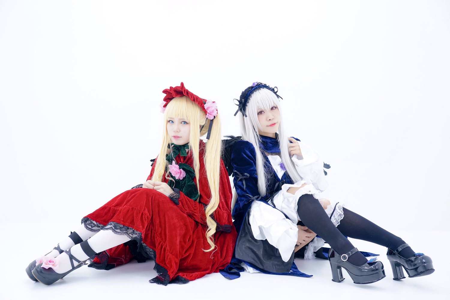 2girls bangs black_footwear black_legwear blonde_hair blue_eyes bow dress flower high_heels knees_up long_hair long_sleeves looking_at_viewer multiple_cosplay multiple_girls pantyhose red_dress shinku shoes simple_background sitting smile tagme