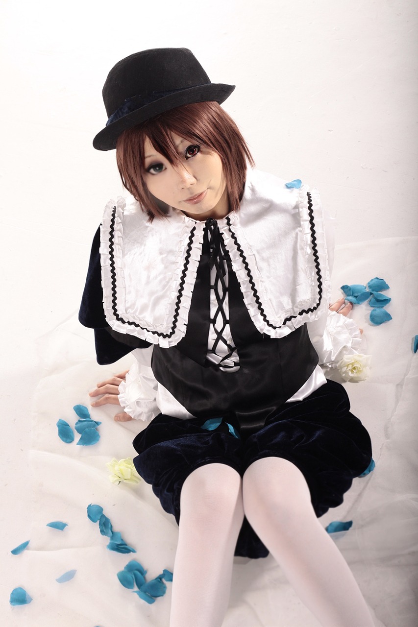 1girl blue_butterfly brown_eyes brown_hair bug butterfly capelet hat insect long_sleeves short_hair sitting solo souseiseki