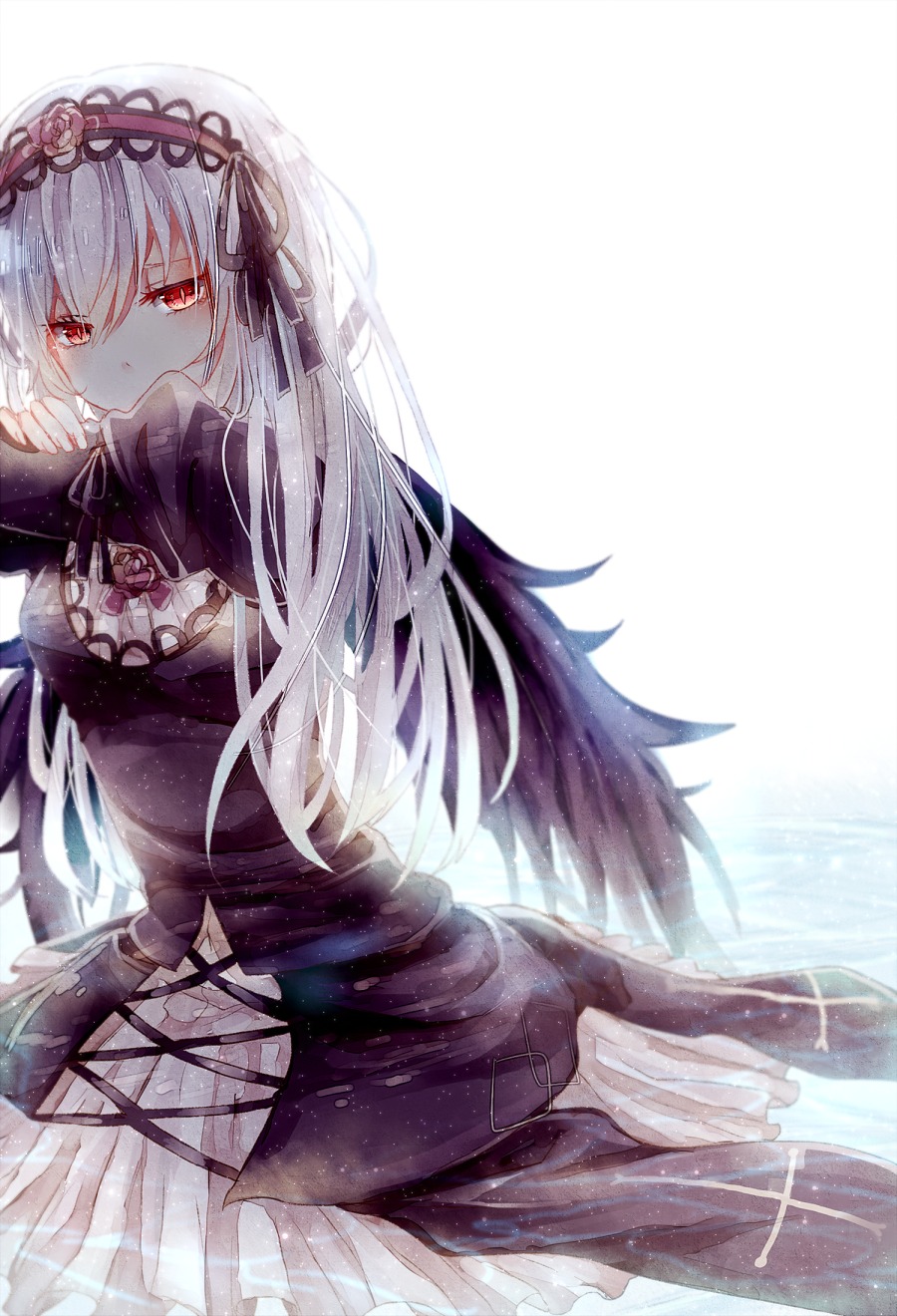 1girl backlighting bangs black_dress black_wings closed_mouth commentary_request dress eyebrows_visible_through_hair feathers flower frills gothic_lolita hair_between_eyes hairband highres image juliet_sleeves layered_dress lolita_fashion lolita_hairband long_hair long_sleeves looking_at_viewer poison916 puffy_sleeves red_eyes ribbon rose rozen_maiden silver_hair solo suigintou very_long_hair white_background white_dress wings