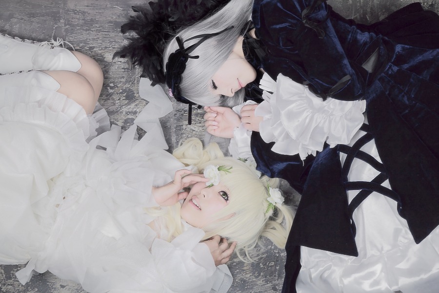 2girls black_dress blonde_hair closed_eyes dress flower frills gothic_lolita lolita_fashion long_hair long_sleeves lying multiple_cosplay multiple_girls on_side sisters suigintou tagme