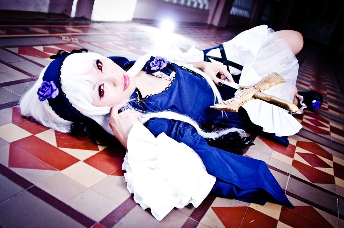 1girl argyle argyle_background argyle_legwear blue_flower blue_rose board_game checkered checkered_background checkered_floor checkered_kimono checkered_skirt chess_piece flag floor flower hairband lips lolita_hairband lying on_floor perspective red_eyes reflection rose solo stained_glass suigintou tile_floor tile_wall tiles vanishing_point white_hair