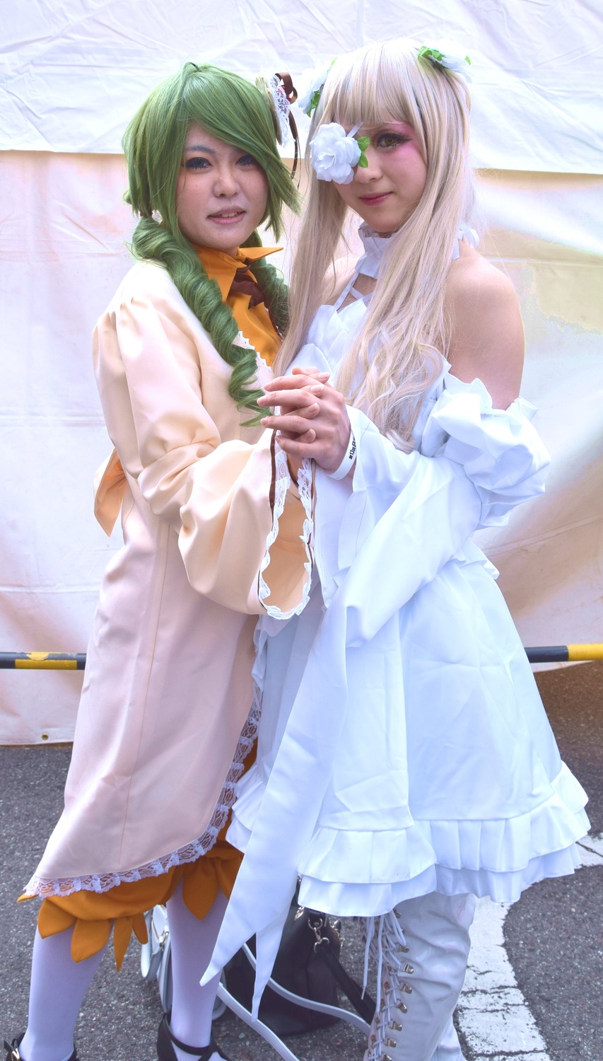 2girls blonde_hair dress flower hair_ornament lips long_hair multiple_cosplay multiple_girls see-through standing tagme white_dress