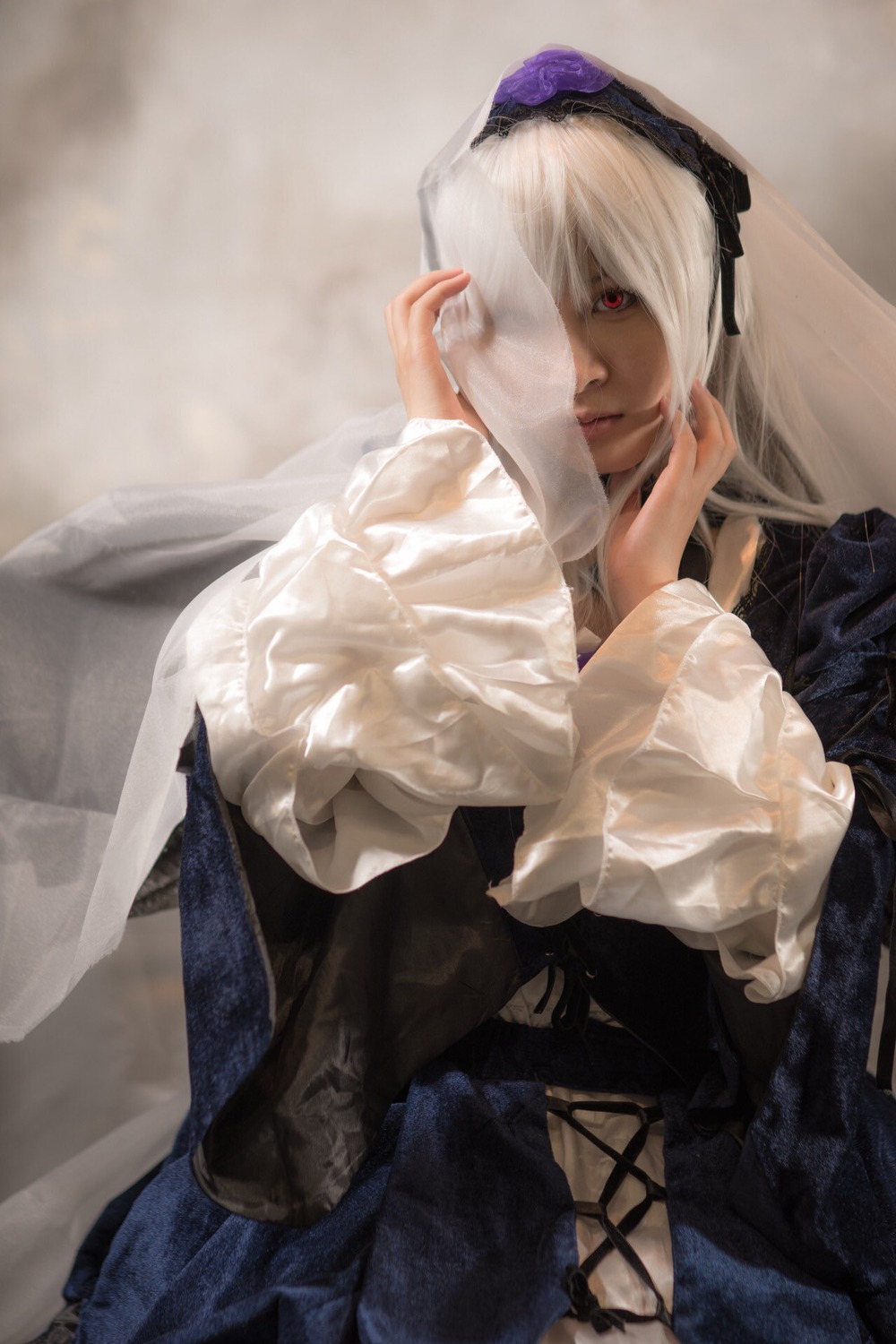 1girl closed_mouth dress frilled_sleeves frills hairband long_hair long_sleeves looking_at_viewer red_eyes sitting solo suigintou wide_sleeves