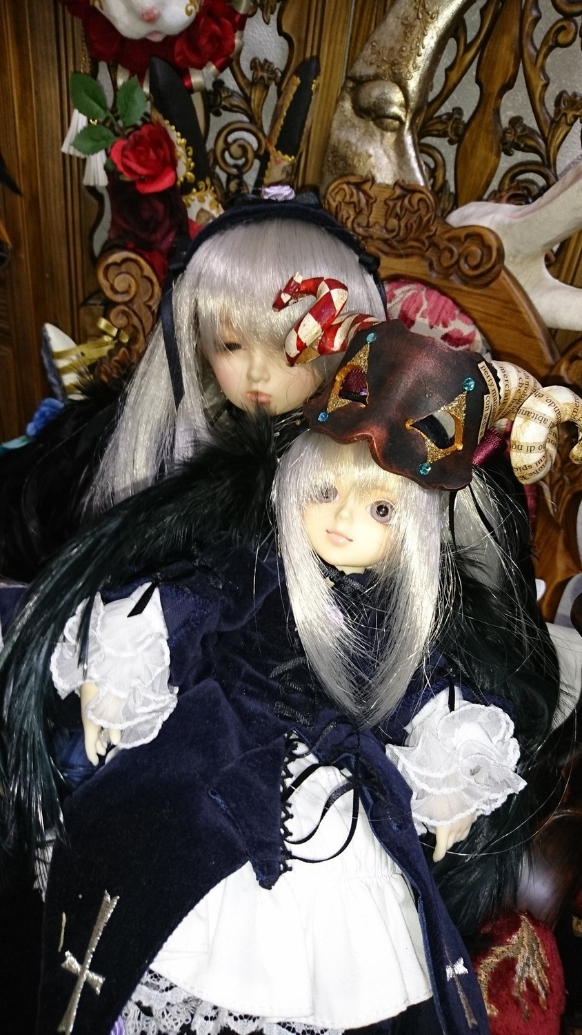 2girls doll flower grey_eyes hat long_hair multiple_dolls multiple_girls rose tagme white_hair