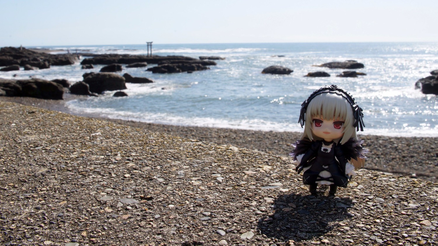 1girl gothic_lolita hairband long_sleeves ocean photo_background red_eyes snow solo virtual_youtuber water