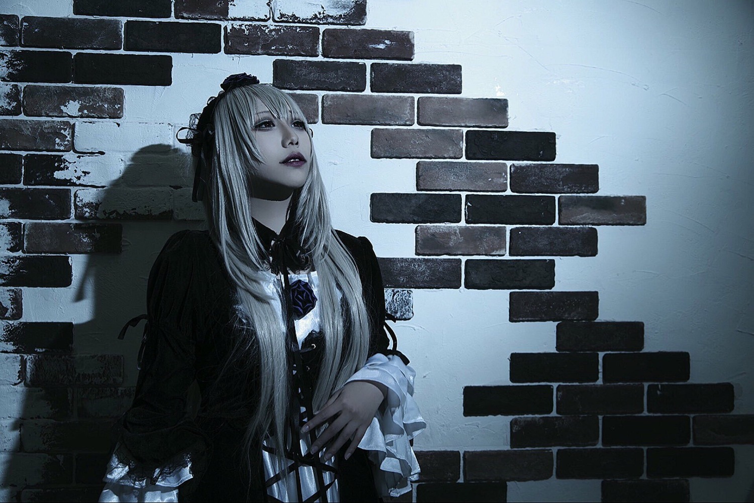 1girl dress gothic_lolita lips lolita_fashion long_hair long_sleeves rain solo suigintou upper_body