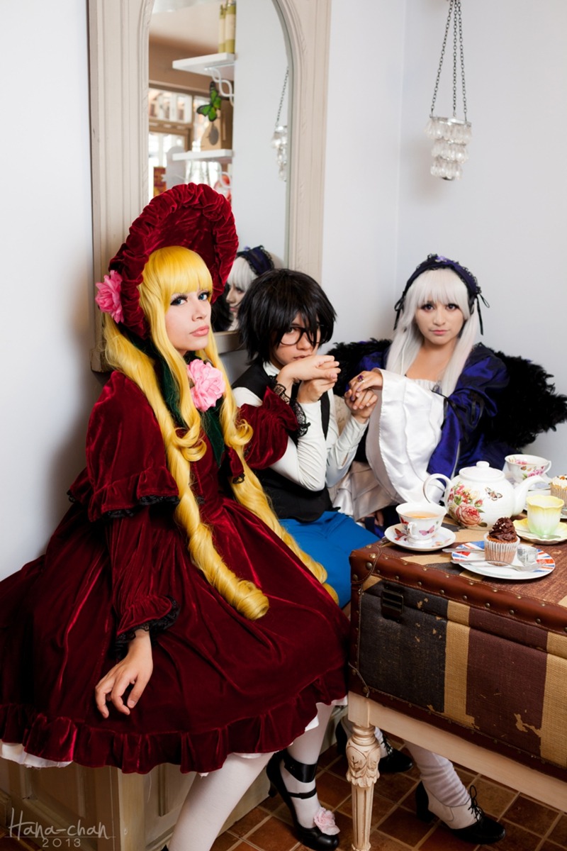 2boys 2girls black_hair blonde_hair dress flower long_hair multiple_boys multiple_cosplay multiple_girls painting_(object) photo realistic rose shinku sitting table tagme