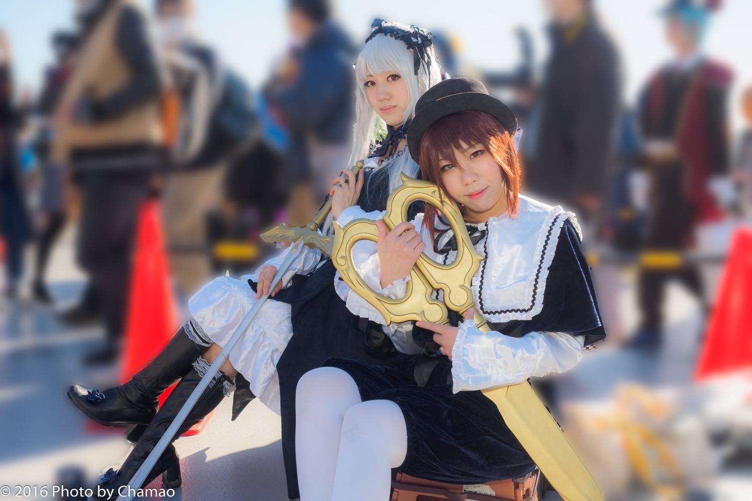 2girls 3d blonde_hair blurry blurry_background blurry_foreground boots depth_of_field hat long_hair motion_blur multiple_girls photo sitting white_hair