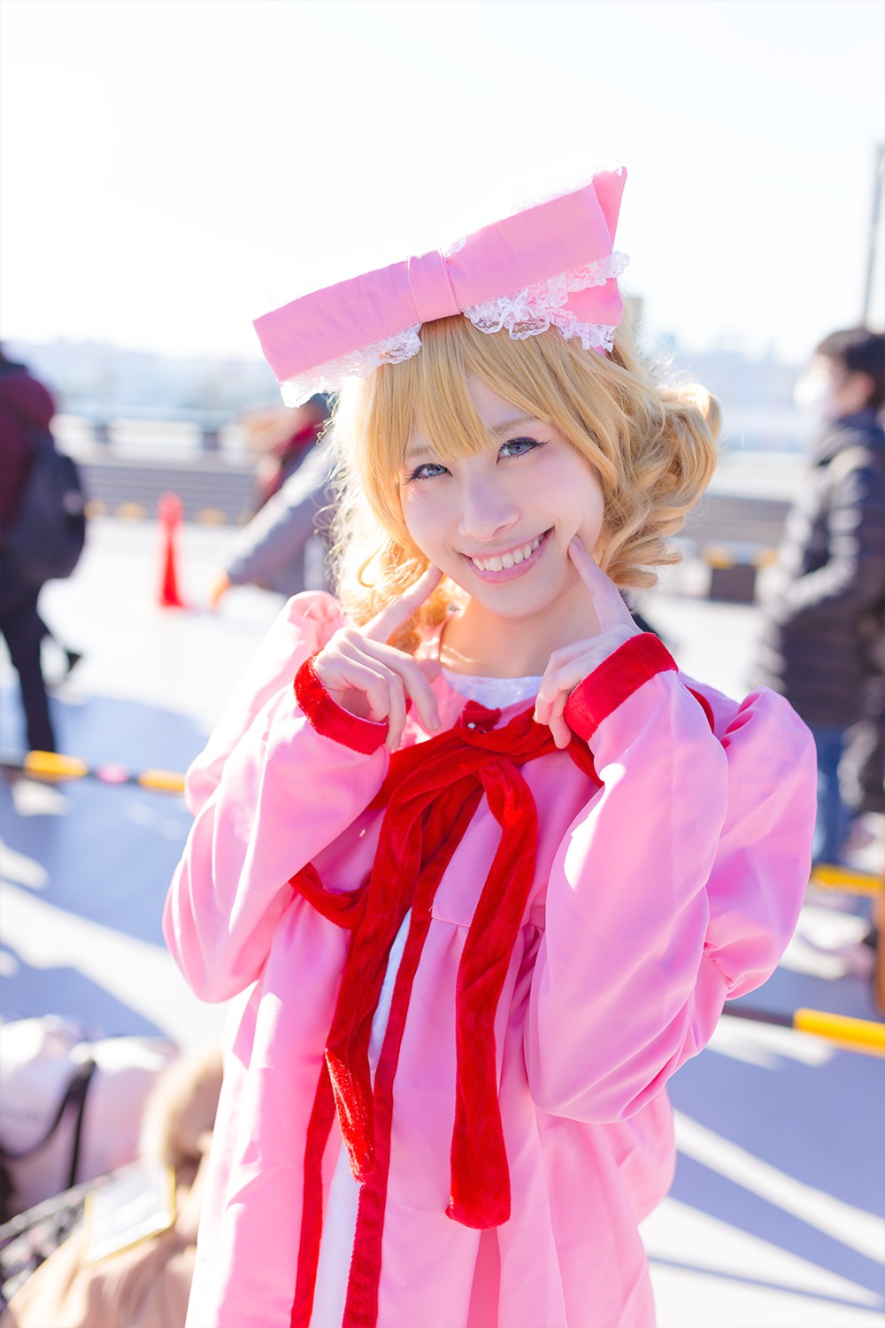 1girl 3d blonde_hair blue_eyes blurry blurry_background blurry_foreground depth_of_field dress frills grin hat hinaichigo looking_at_viewer photo ribbon short_hair smile solo teeth