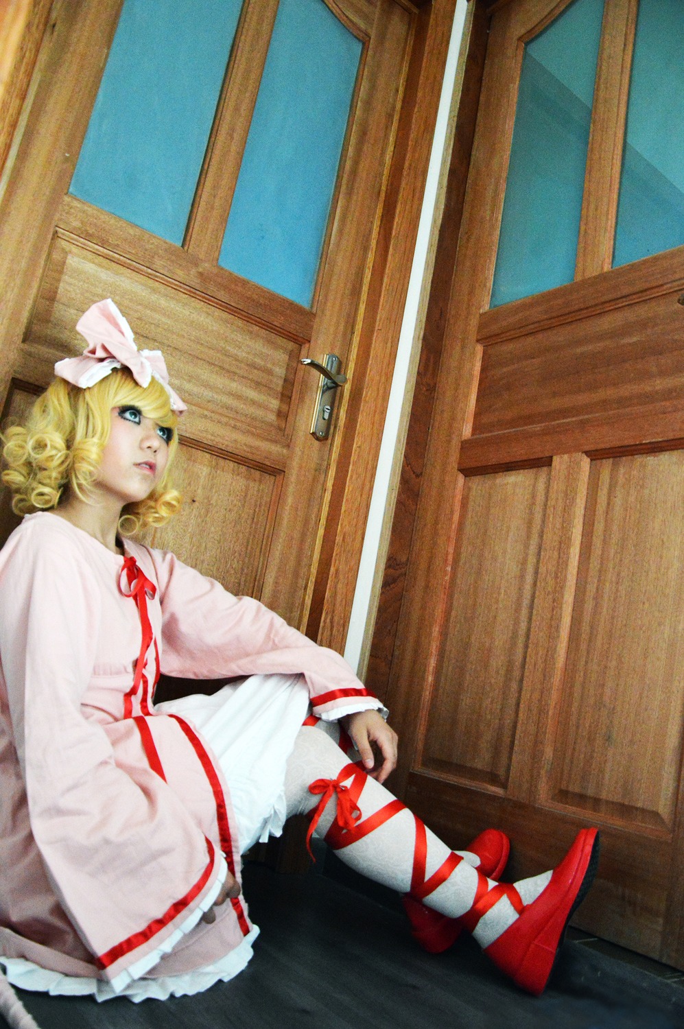 1girl blonde_hair blue_eyes bug butterfly dress hat hat_ribbon hinaichigo insect lips long_sleeves ribbon sitting solo traditional_media wide_sleeves wooden_floor