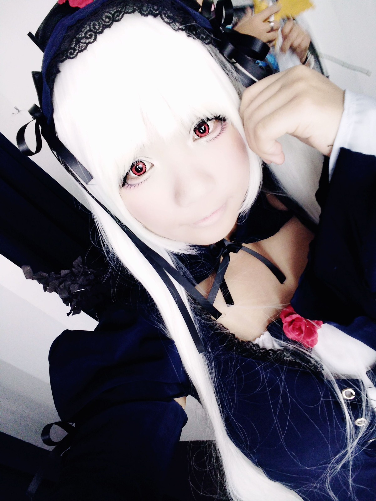 1girl bangs choker closed_mouth flower gothic_lolita hairband lace lolita_fashion looking_at_viewer red_eyes rose smile solo suigintou upper_body