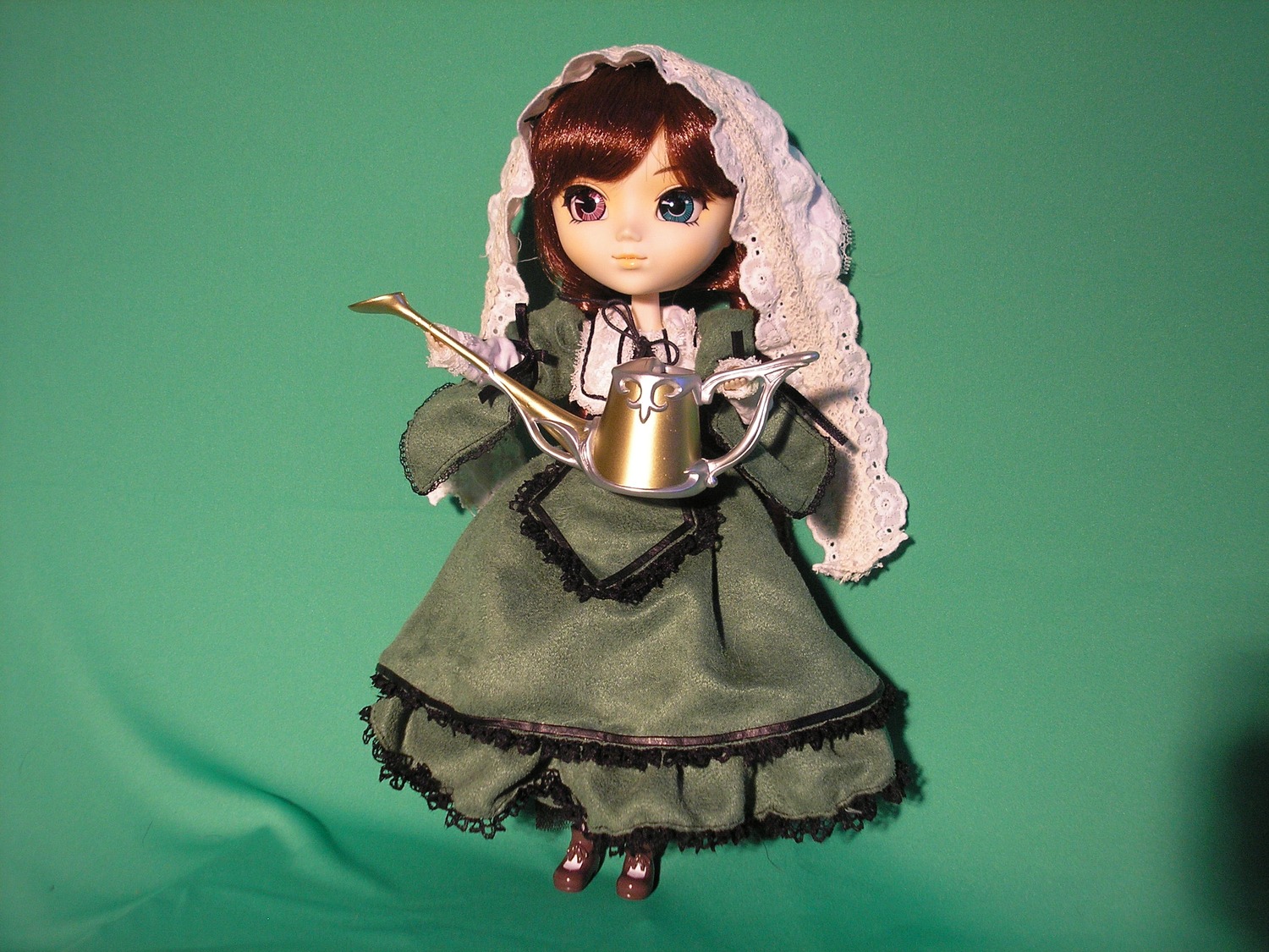 1girl aqua_background blue_eyes brown_hair doll dress full_body green_background green_dress heterochromia holding shoes solo standing suiseiseki veil