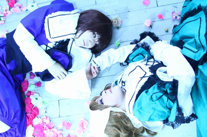 black_hair flower lying multiple_cosplay short_hair tagme