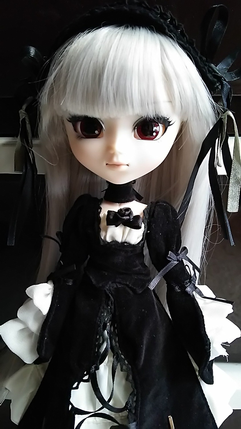 1girl bangs black_dress blunt_bangs choker closed_mouth doll dress frills gothic_lolita hairband lace lolita_fashion long_hair long_sleeves looking_at_viewer ribbon solo suigintou upper_body white_hair
