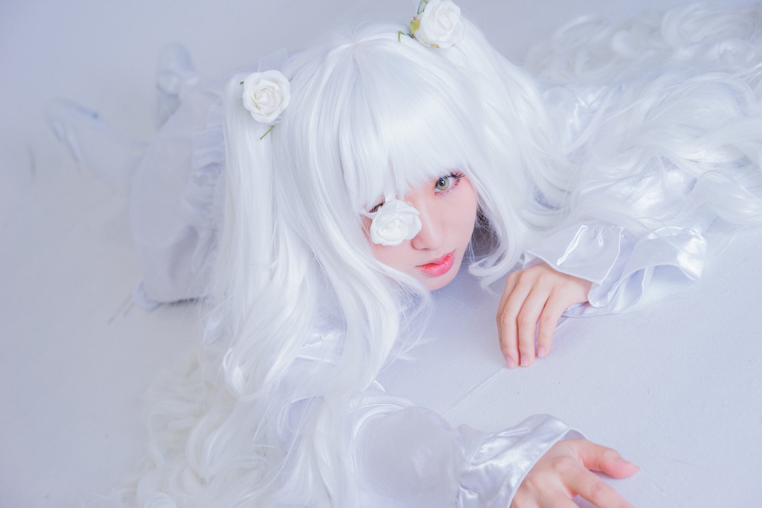1girl bangs closed_mouth eyelashes eyepatch flower hair_flower hair_ornament kirakishou lips long_hair long_sleeves looking_at_viewer red_lips rose solo sweater upper_body white_flower white_hair white_rose white_theme