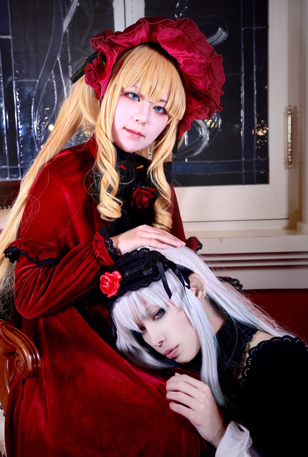 2girls blonde_hair blue_eyes bonnet dress flower lips long_hair long_sleeves looking_at_viewer multiple_cosplay multiple_girls red_dress red_eyes rose shinku suigintou tagme