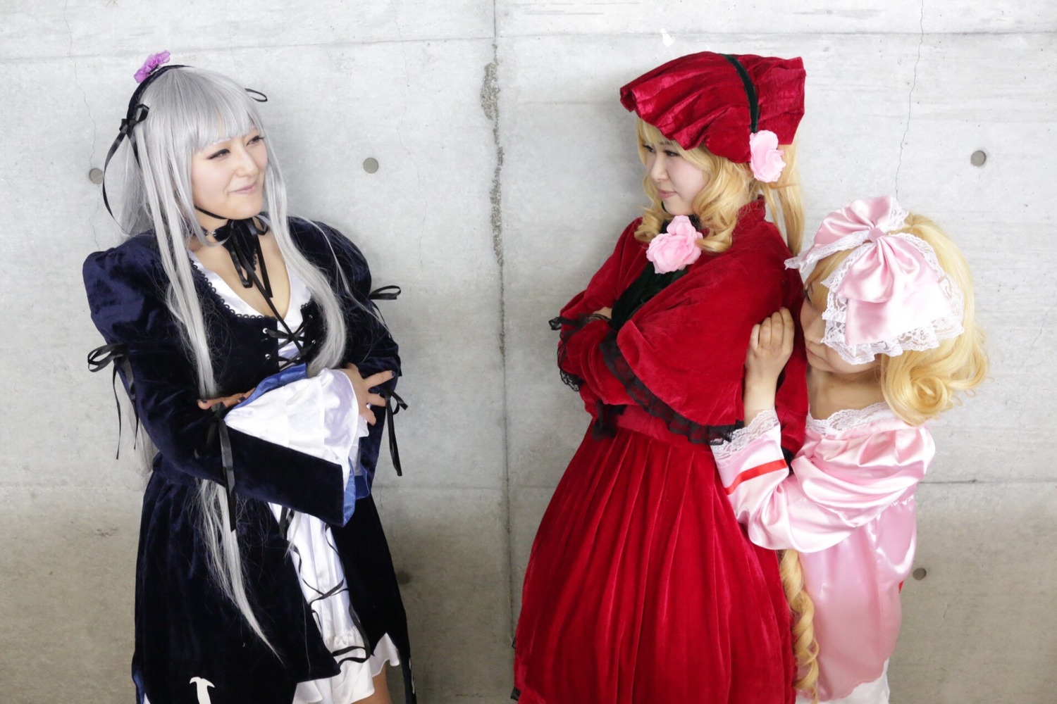 3girls blonde_hair bonnet bow breasts closed_eyes dress hat long_hair long_sleeves multiple_cosplay multiple_girls shinku silver_hair suigintou tagme