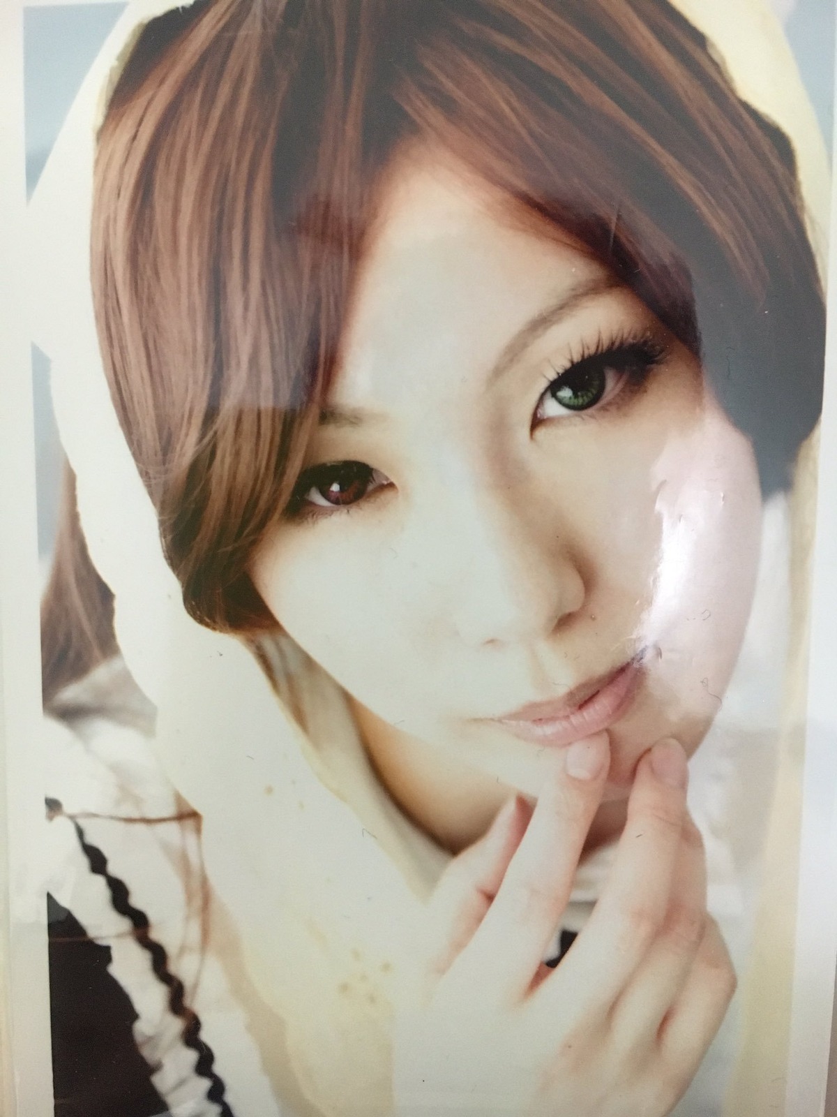 1girl bangs brown_eyes brown_hair closed_mouth fingernails lips looking_at_viewer portrait realistic short_hair smile solo suiseiseki