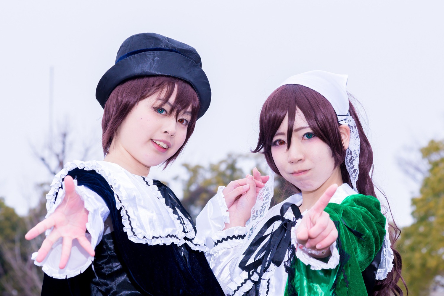 2girls blue_eyes blurry brown_hair depth_of_field hat head_scarf heterochromia lips long_hair long_sleeves looking_at_viewer multiple_cosplay multiple_girls ribbon short_hair siblings sisters smile souseiseki suiseiseki tagme twins