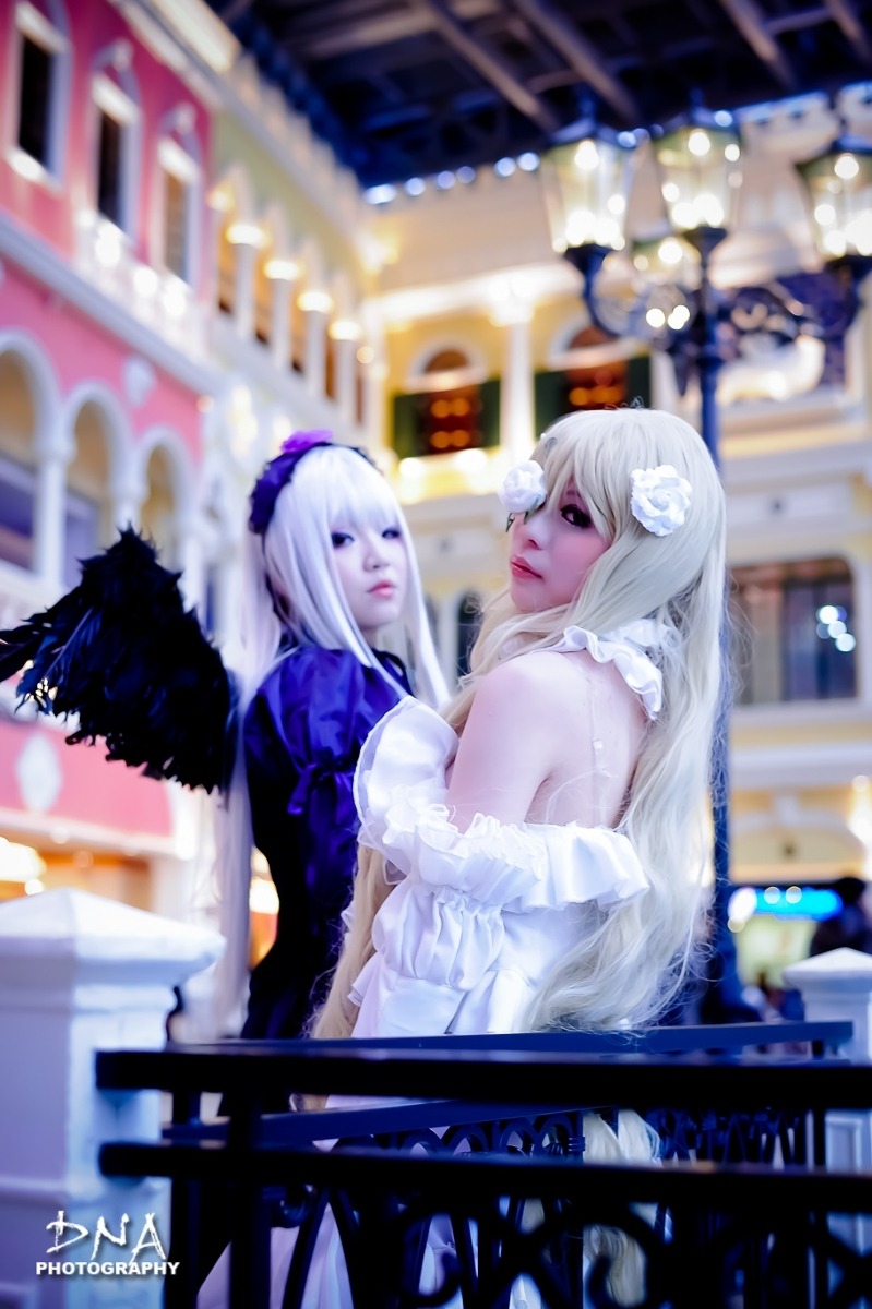2girls bare_shoulders blurry blurry_background blurry_foreground depth_of_field dress flower hair_ornament hairband long_hair multiple_cosplay multiple_girls photo tagme