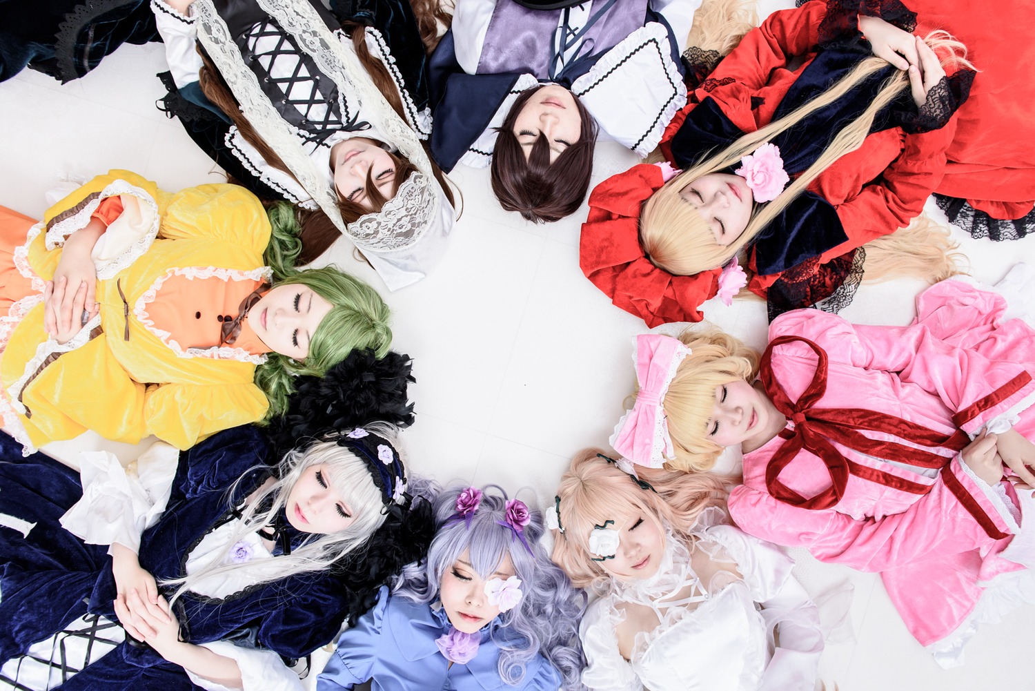 91076 blonde_hair bow choker closed_eyes dress eyepatch flower frills green_hair hair_ornament hands_clasped hat holding_hands interlocked_fingers long_hair long_sleeves multiple_boys multiple_cosplay multiple_girls own_hands_together pink_bow short_hair tagme