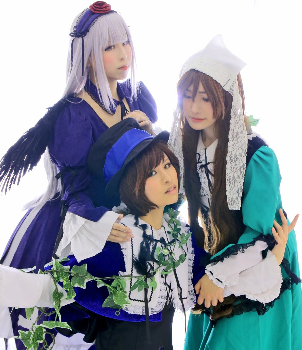 3girls blue_dress brown_hair dress feathers frills hat head_scarf lips long_hair long_sleeves multiple_cosplay multiple_girls silver_hair sisters souseiseki suigintou suiseiseki tagme top_hat wings