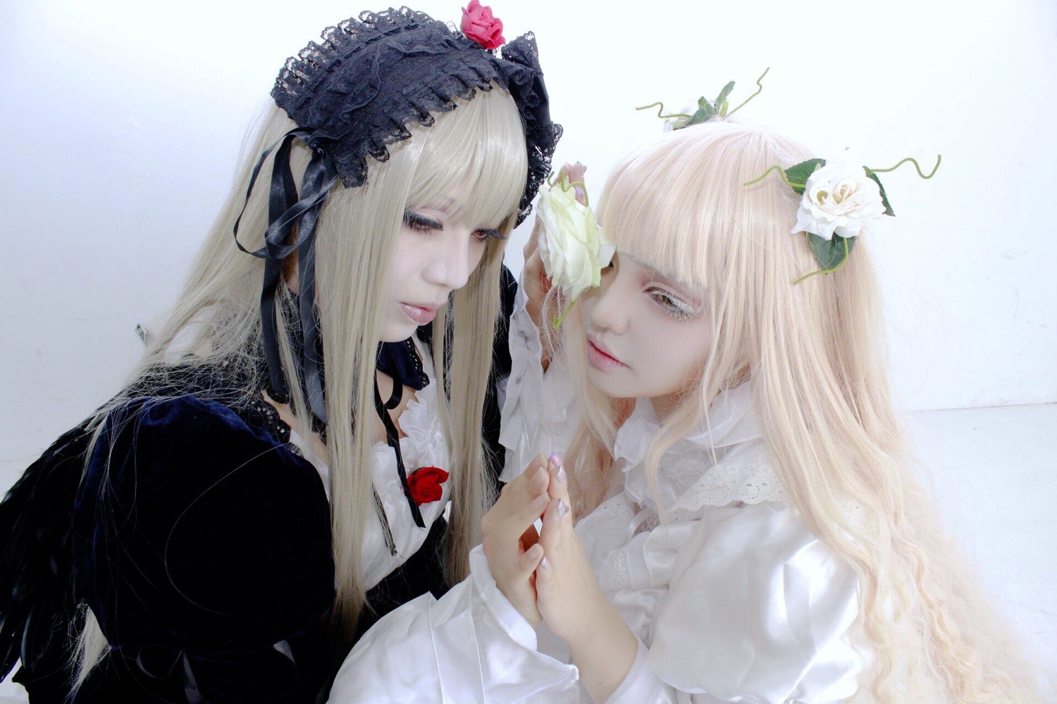 2girls bangs blonde_hair blood blunt_bangs flower hair_ornament lace lips long_hair multiple_cosplay multiple_girls siblings sisters tagme