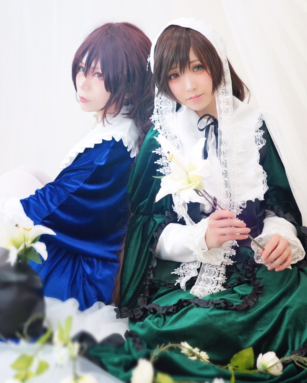 2girls blurry brown_hair depth_of_field dress flower frills green_dress lily_(flower) lips long_sleeves looking_at_viewer multiple_cosplay multiple_girls short_hair siblings sisters souseiseki suiseiseki tagme twins white_flower