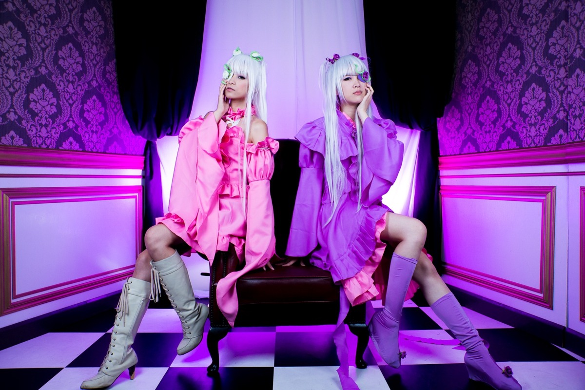 2girls argyle argyle_background argyle_legwear board_game boots chair checkered checkered_background checkered_floor checkered_kimono checkered_skirt chess_piece curtains different_reflection floor long_hair mirror multiple_cosplay multiple_girls on_floor perspective reflection reflective_floor sitting tagme tile_floor tiles vanishing_point