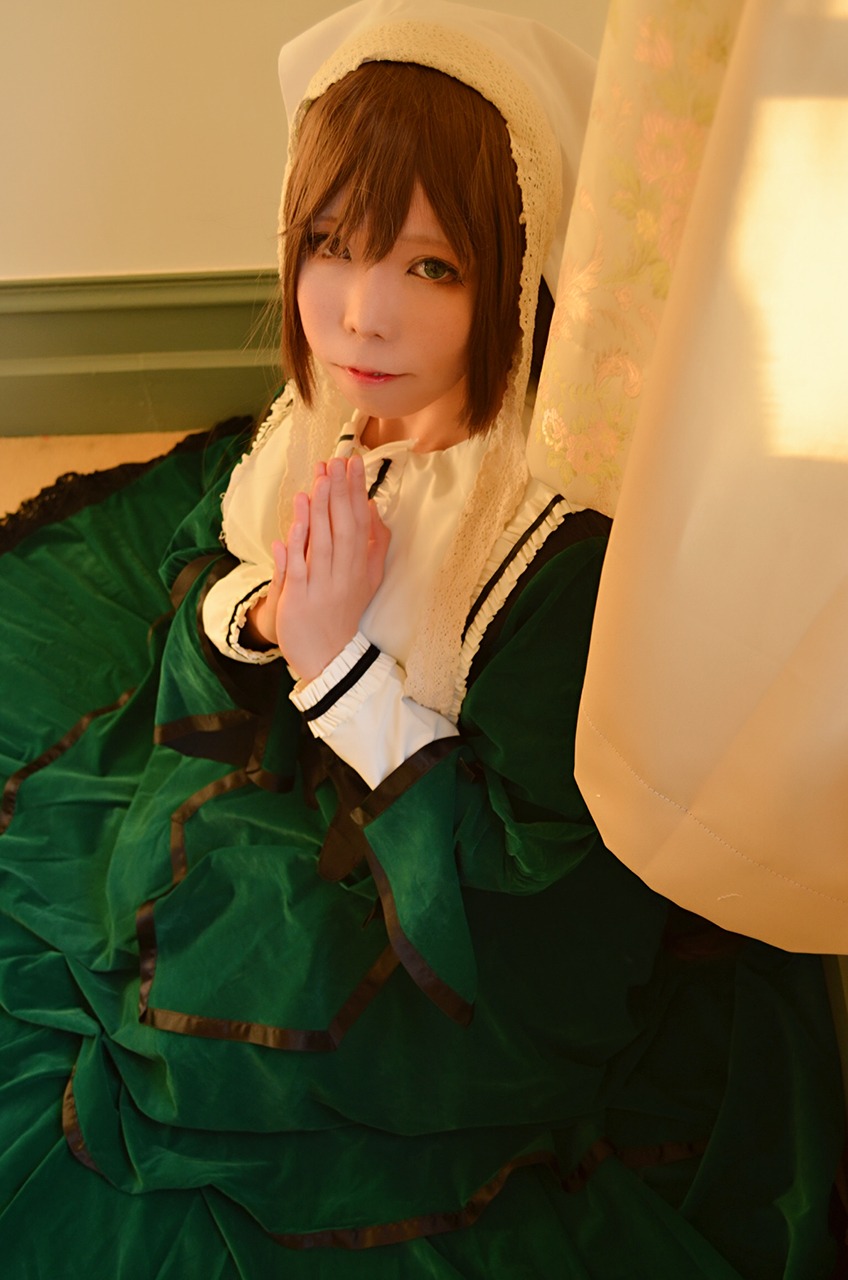 1girl bangs brown_hair dress green_dress green_eyes lips long_sleeves solo suiseiseki