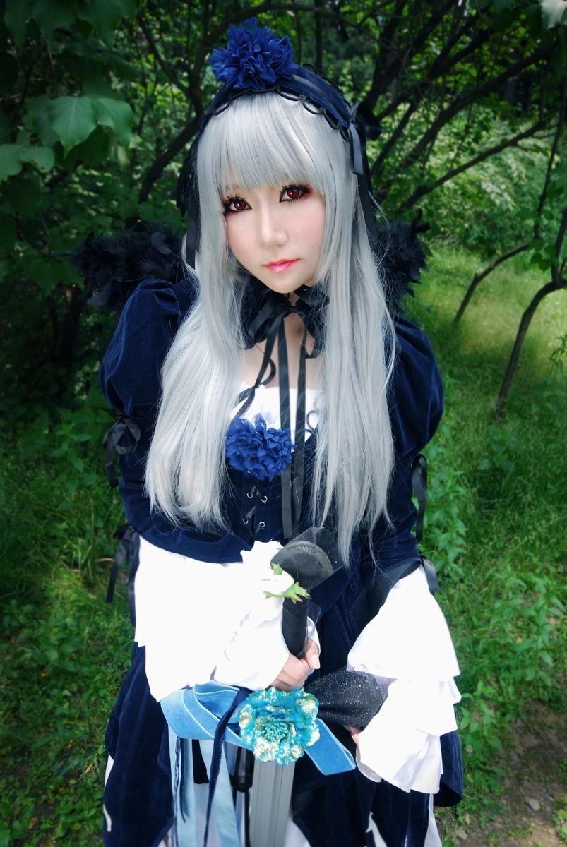 1girl bangs dress flower gothic_lolita grass hairband lips lolita_fashion long_hair looking_at_viewer red_eyes solo suigintou tree