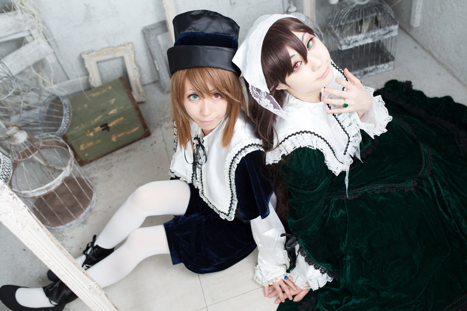 2girls brown_hair dress frills green_eyes hat heterochromia long_hair long_sleeves looking_at_viewer multiple_cosplay multiple_girls nail_polish red_eyes siblings sisters sitting smile souseiseki suiseiseki tagme top_hat twins