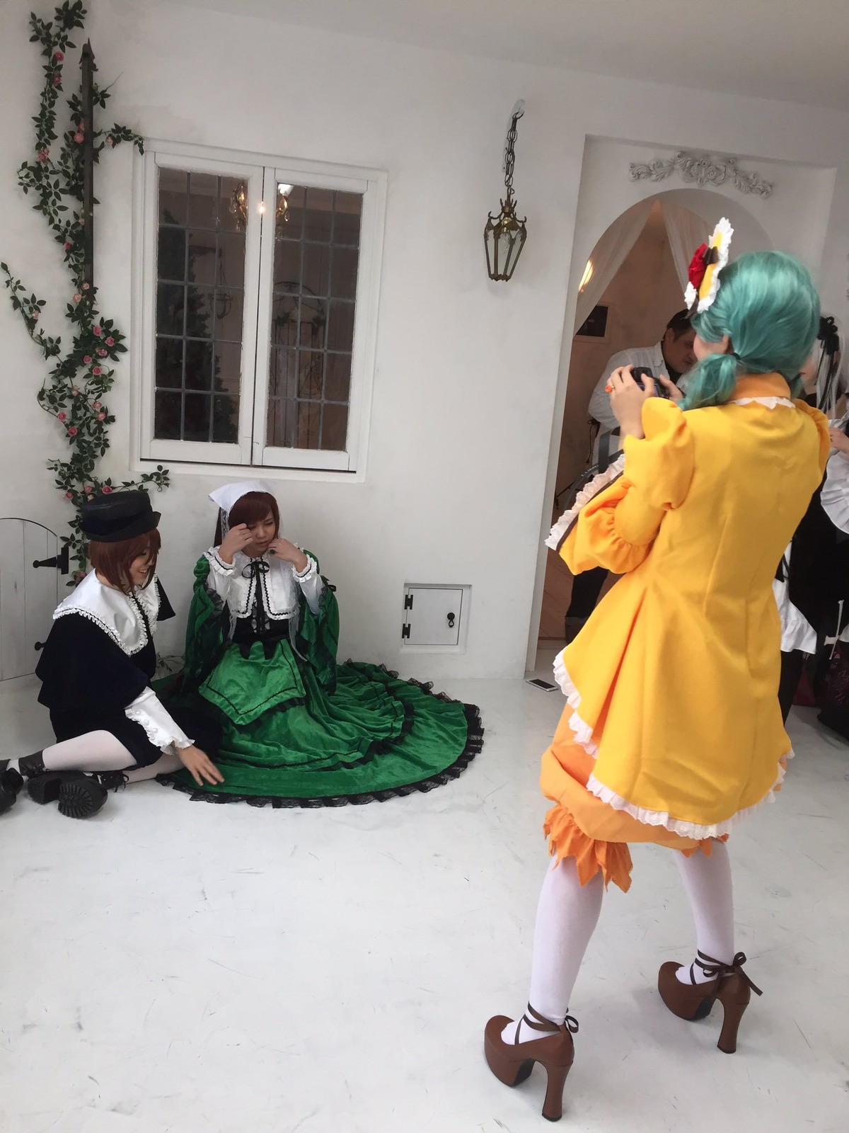 3girls brown_hair dress frills green_dress hat high_heels long_hair long_sleeves multiple_cosplay multiple_girls pantyhose shoes short_hair tagme white_legwear yellow_dress