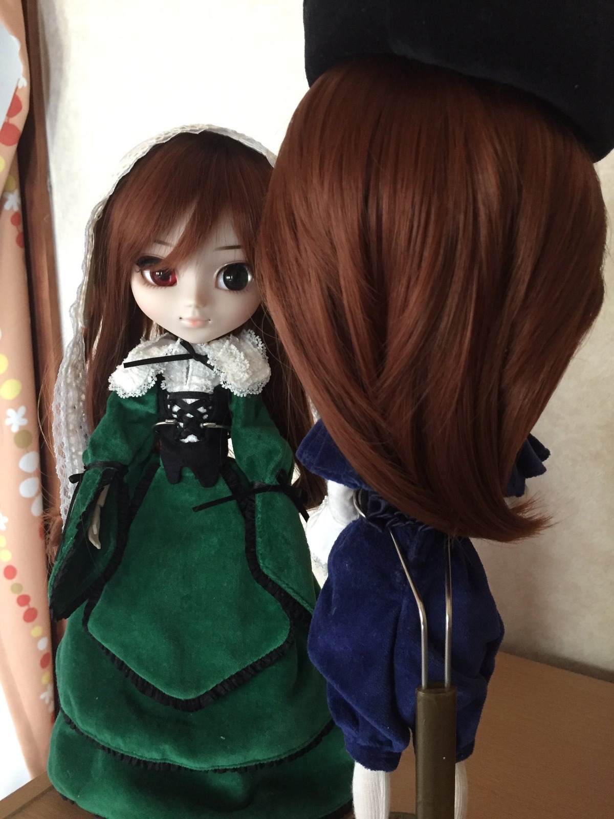 bangs brown_hair doll dress green_dress hat long_hair long_sleeves looking_at_viewer multiple_dolls multiple_girls suiseiseki tagme
