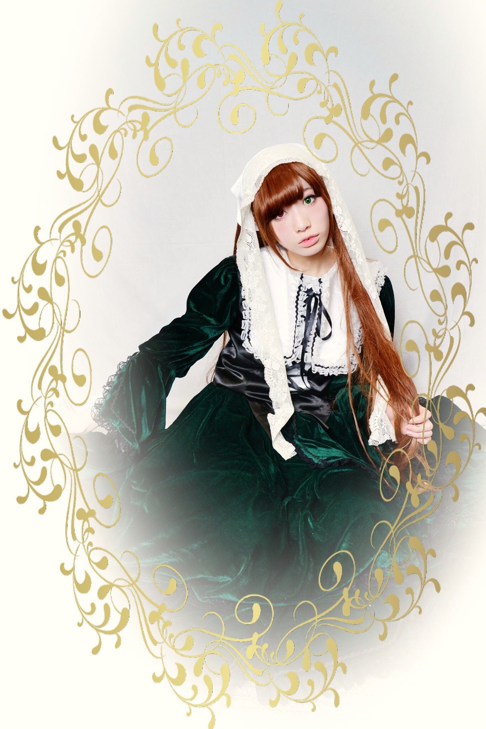 1girl bangs black_dress brown_hair dress green_eyes long_hair long_sleeves looking_at_viewer solo suiseiseki